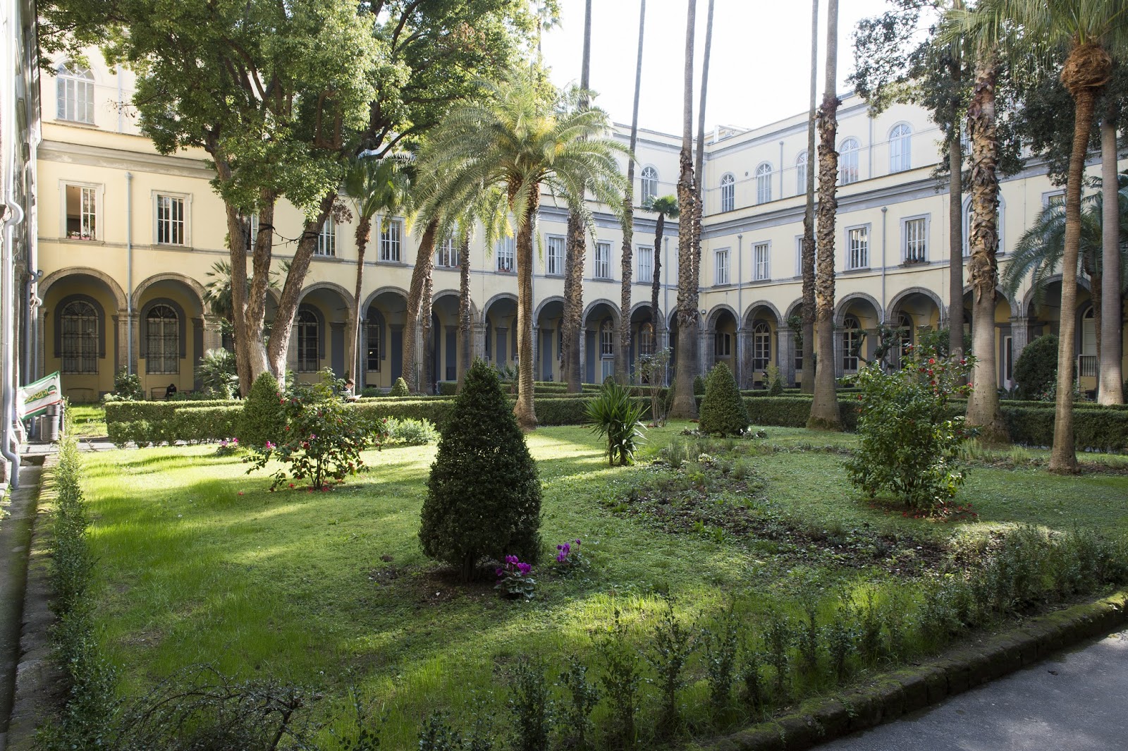 Università Degli Studi Della Campania Luigi Vanvitelli The University of Campania Luigi Vanvitelli · Med School by Testbusters